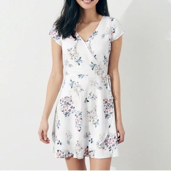 Hollister Floral Short Sleeve Mini Wrap Dress | SZ XS - Picture 4 of 15